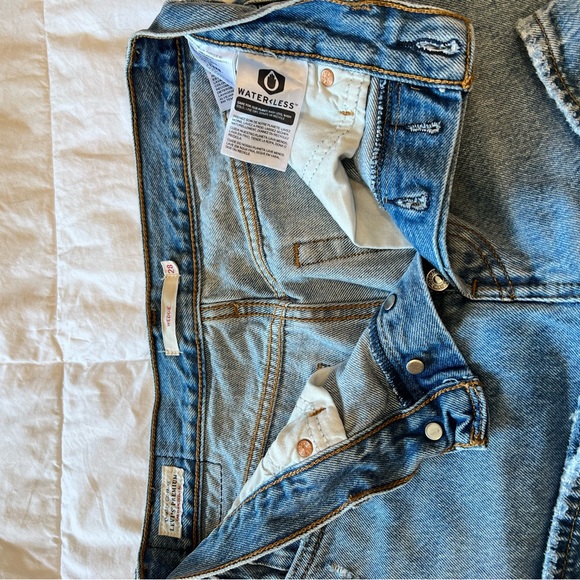 Levi Wedgie Straight Distressed Jean - Picture 3 of 5